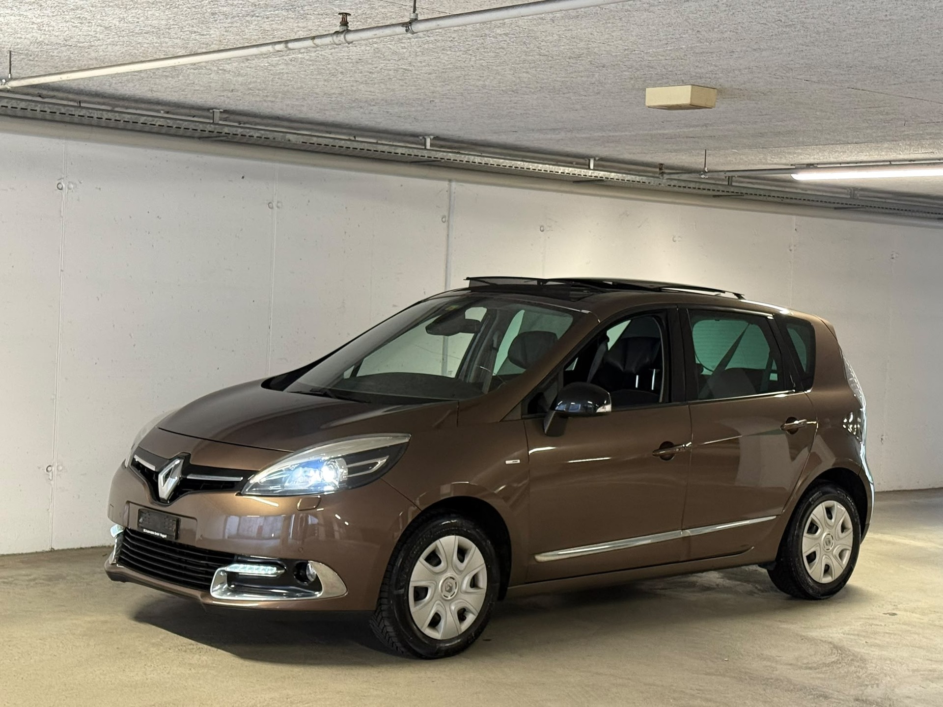 RENAULT Scénic 1.5 dCi Swiss Edition EDC-image-1