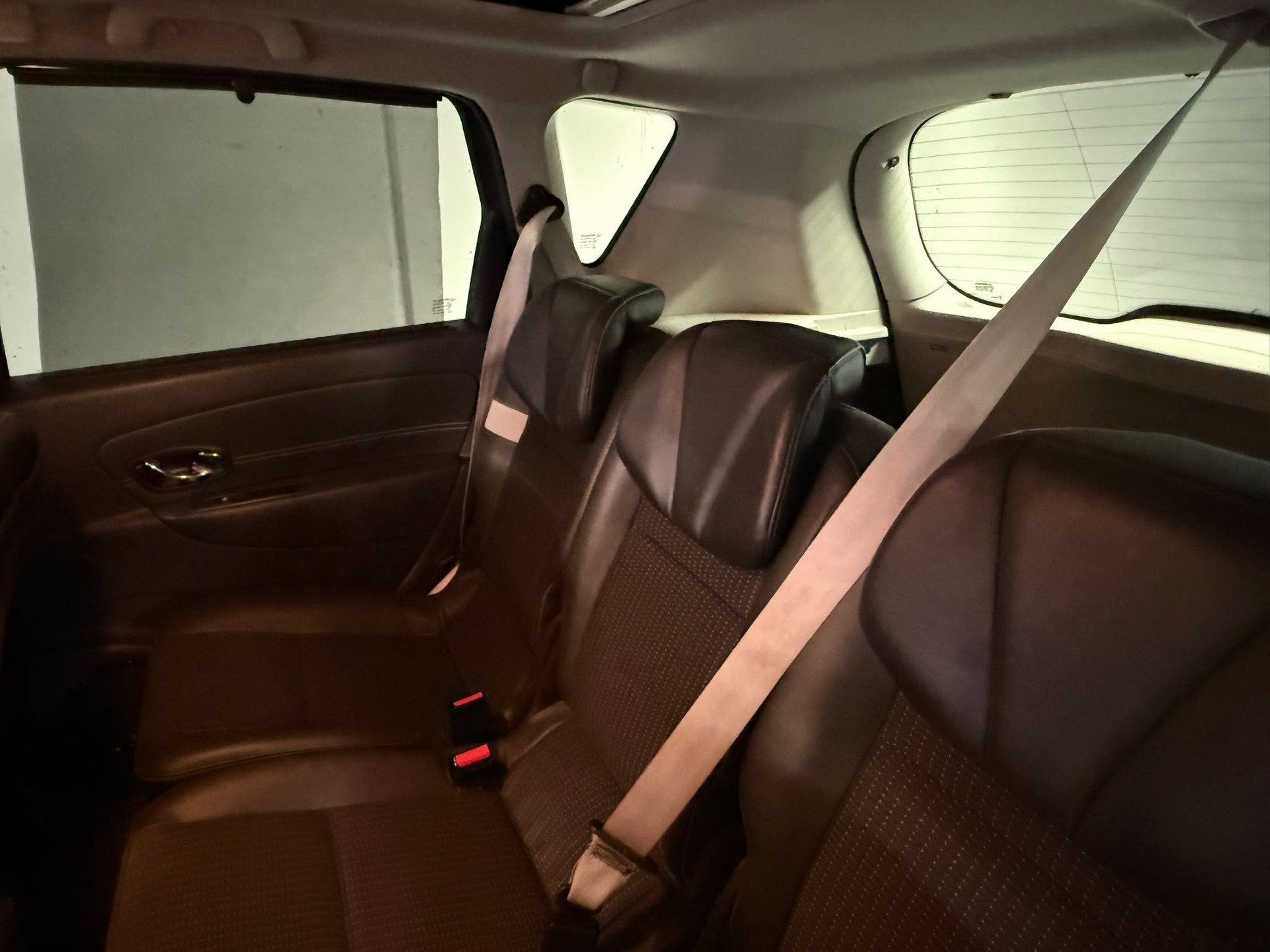RENAULT Scénic 1.5 dCi Swiss Edition EDC-image-22