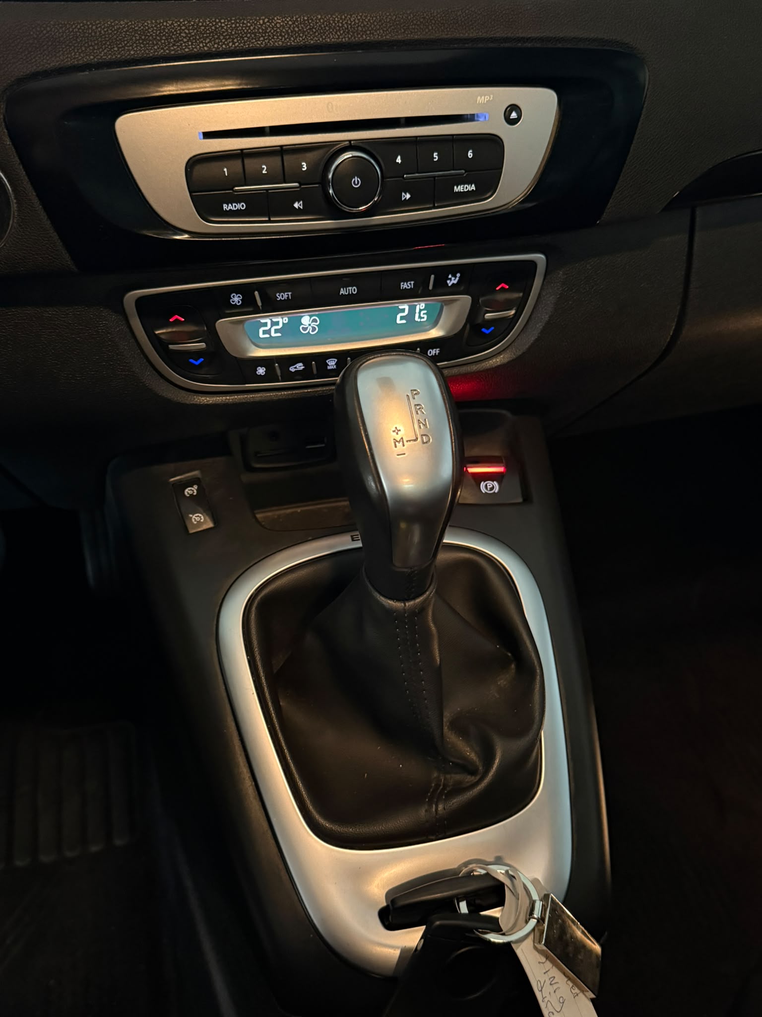 RENAULT Scénic 1.5 dCi Swiss Edition EDC-image-12