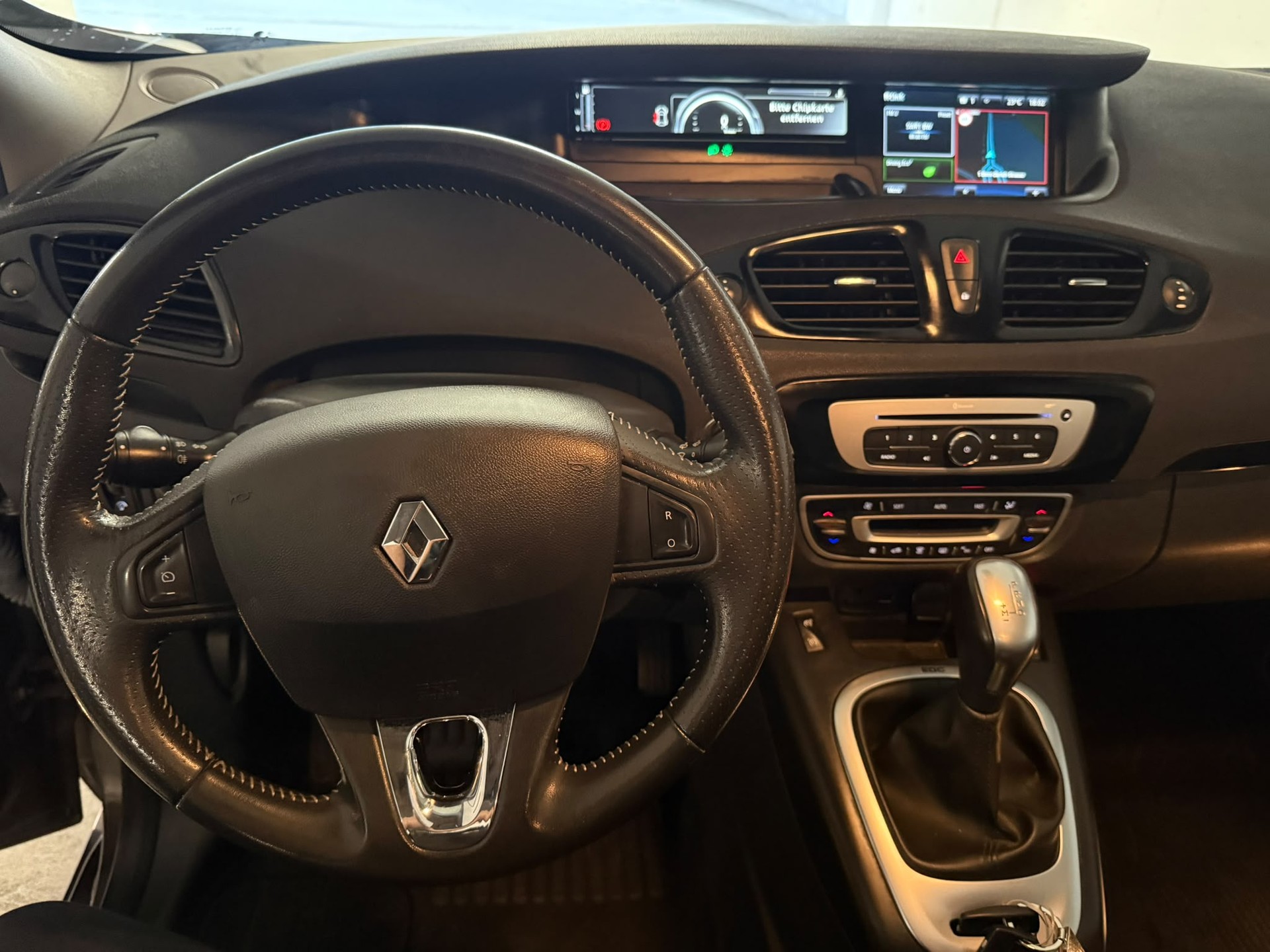 RENAULT Scénic 1.5 dCi Swiss Edition EDC-image-9