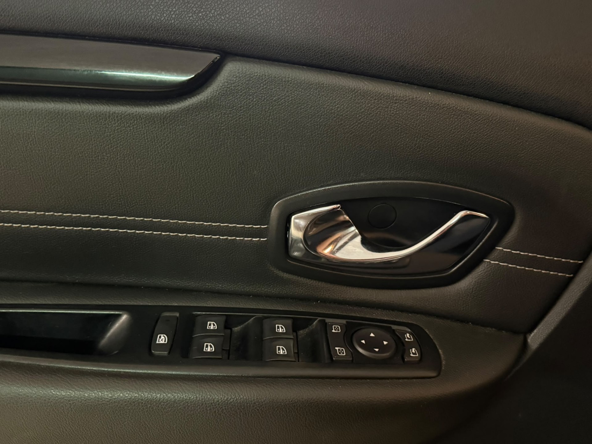 RENAULT Scénic 1.5 dCi Swiss Edition EDC-image-15