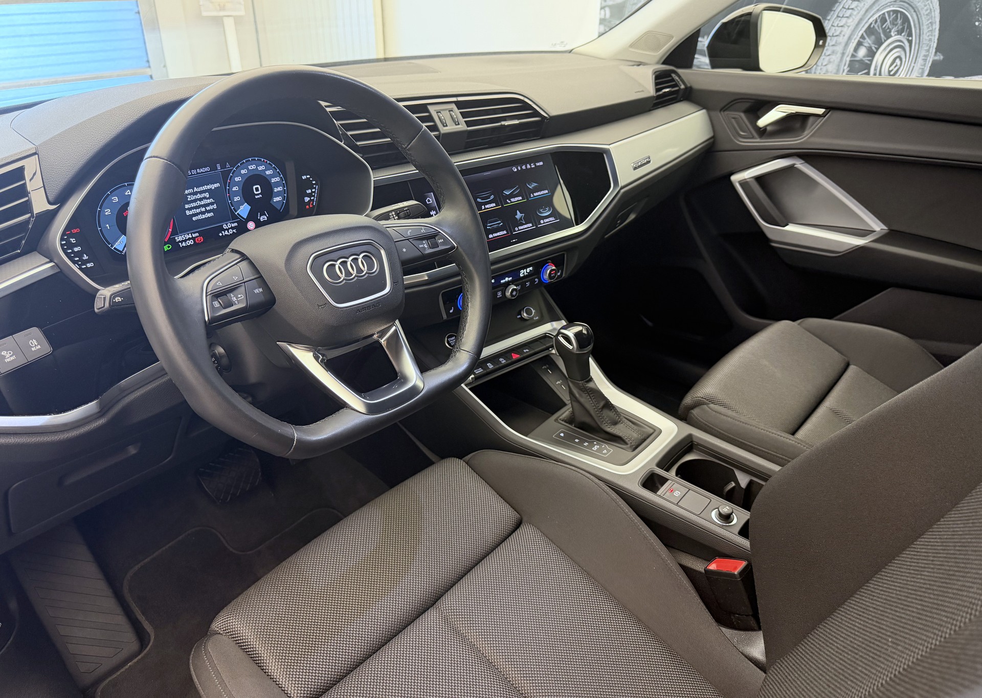 AUDI Q3 40 TFSI quattro S-tronic-image-6