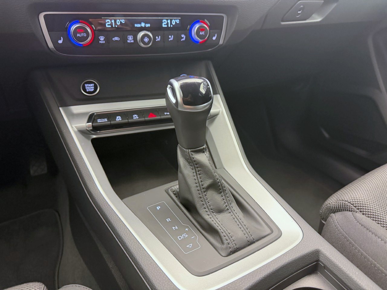 AUDI Q3 40 TFSI quattro S-tronic-image-13