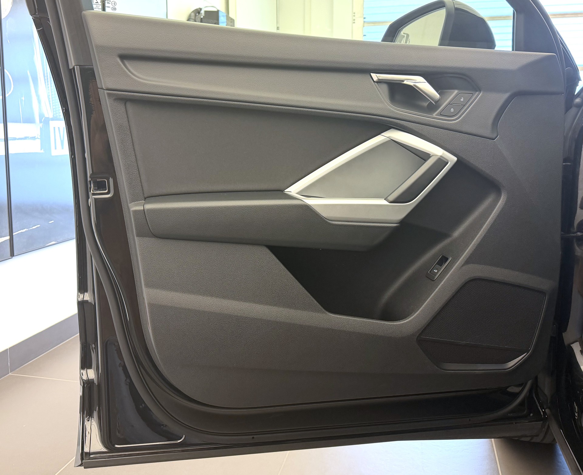 AUDI Q3 40 TFSI quattro S-tronic-image-3