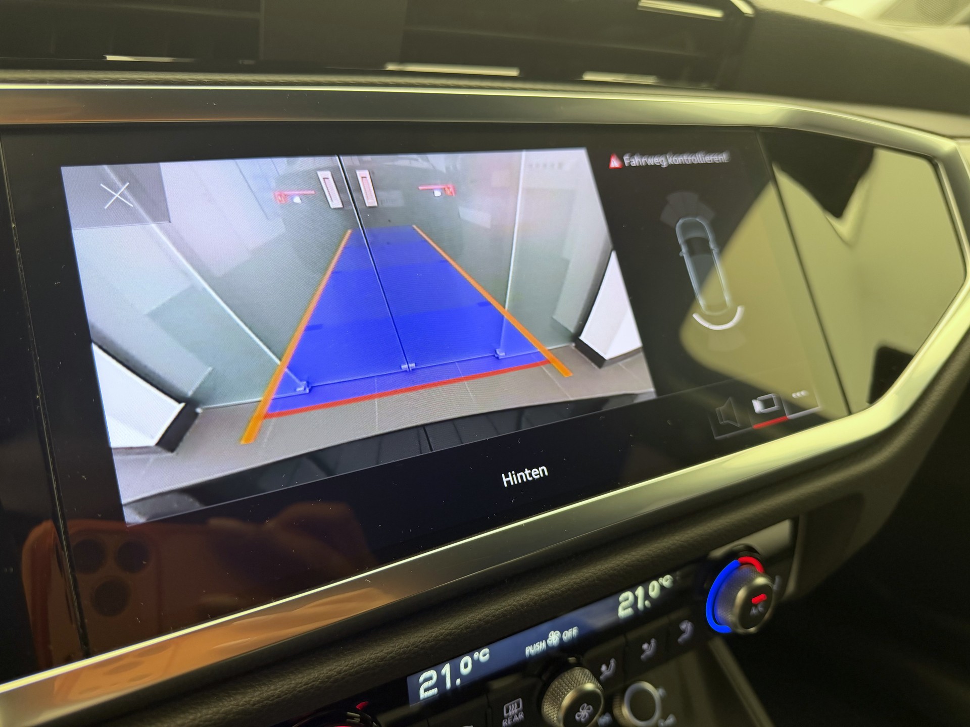 AUDI Q3 40 TFSI quattro S-tronic-image-16