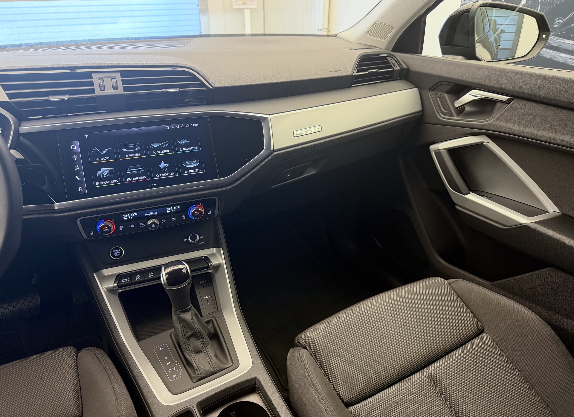 AUDI Q3 40 TFSI quattro S-tronic-image-17