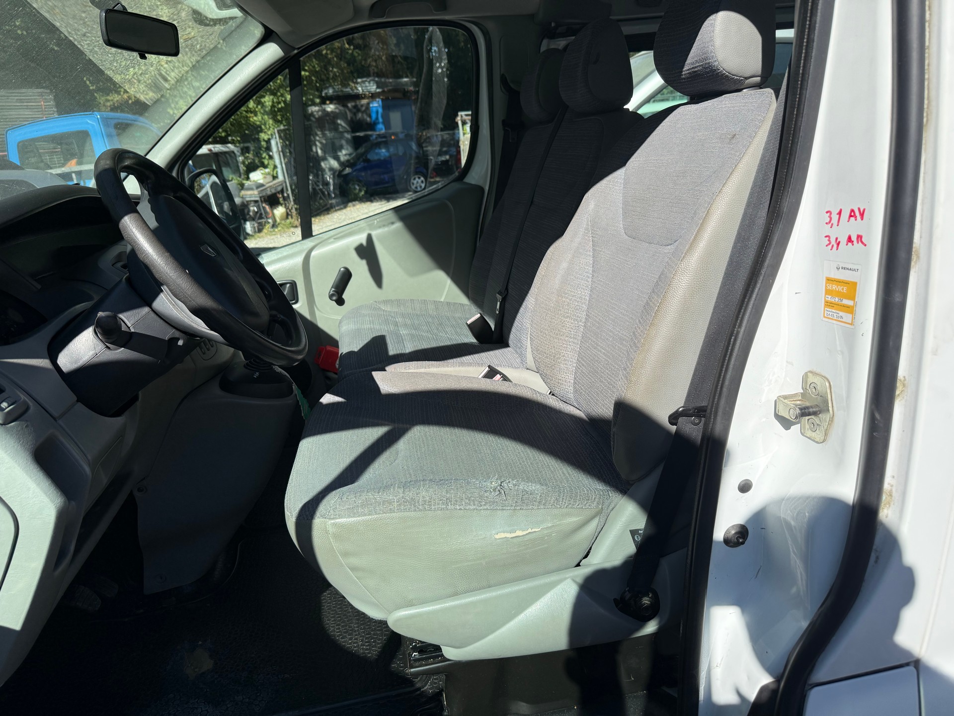 RENAULT Trafic 2.5 dCi L2H1 Grand Passenger Authentique-image-6
