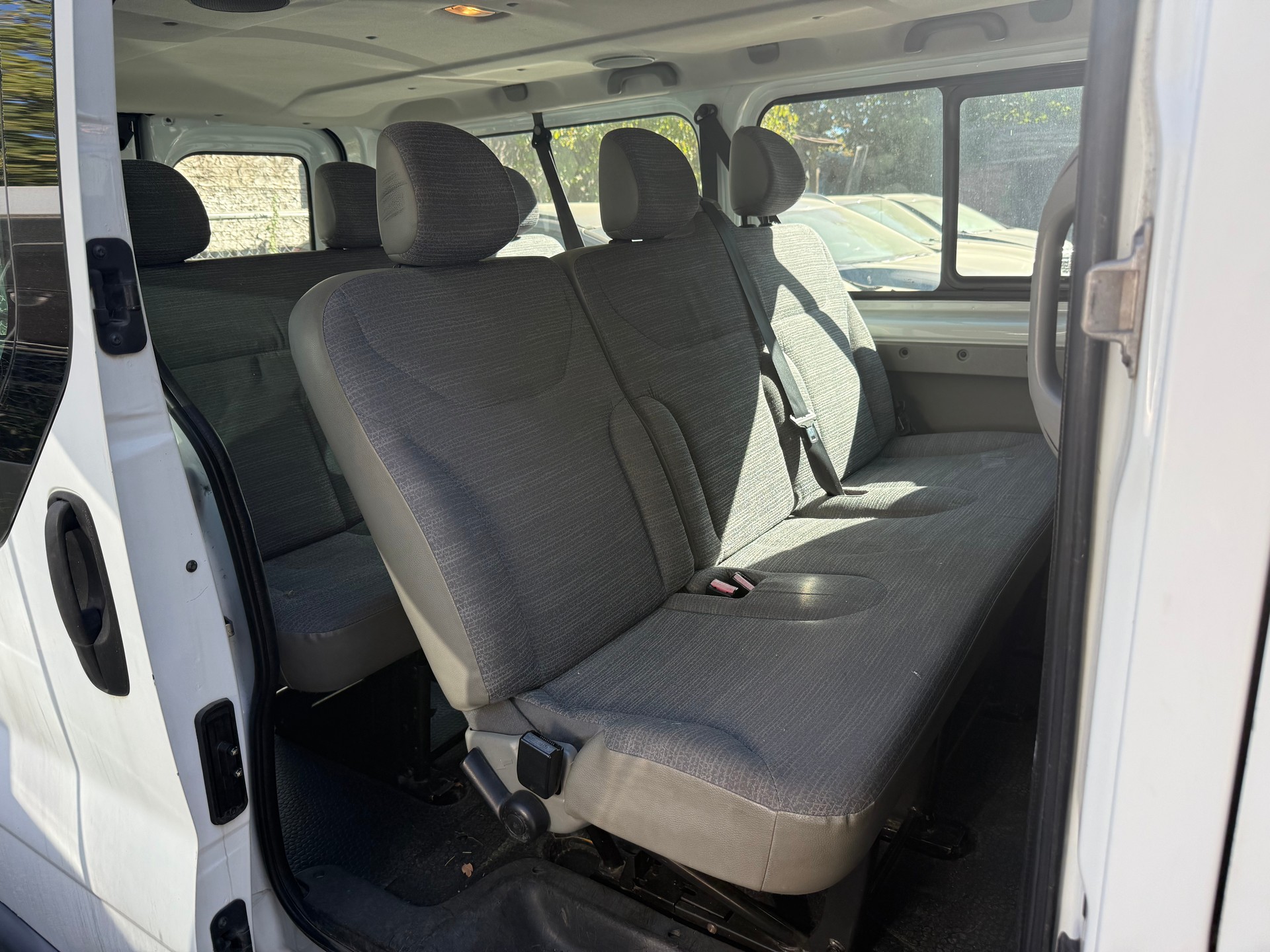 RENAULT Trafic 2.5 dCi L2H1 Grand Passenger Authentique-image-8