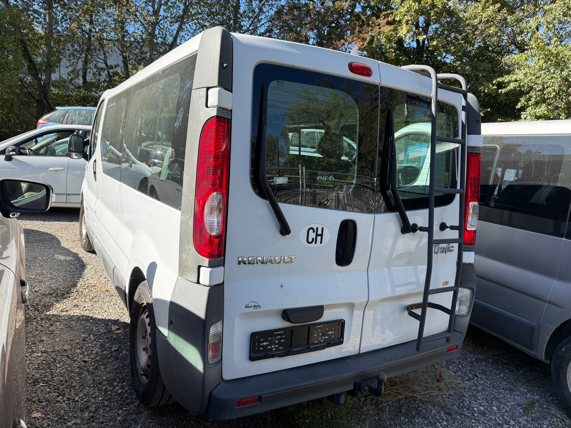 RENAULT Trafic 2.5 dCi L2H1 Grand Passenger Authentique-image-2