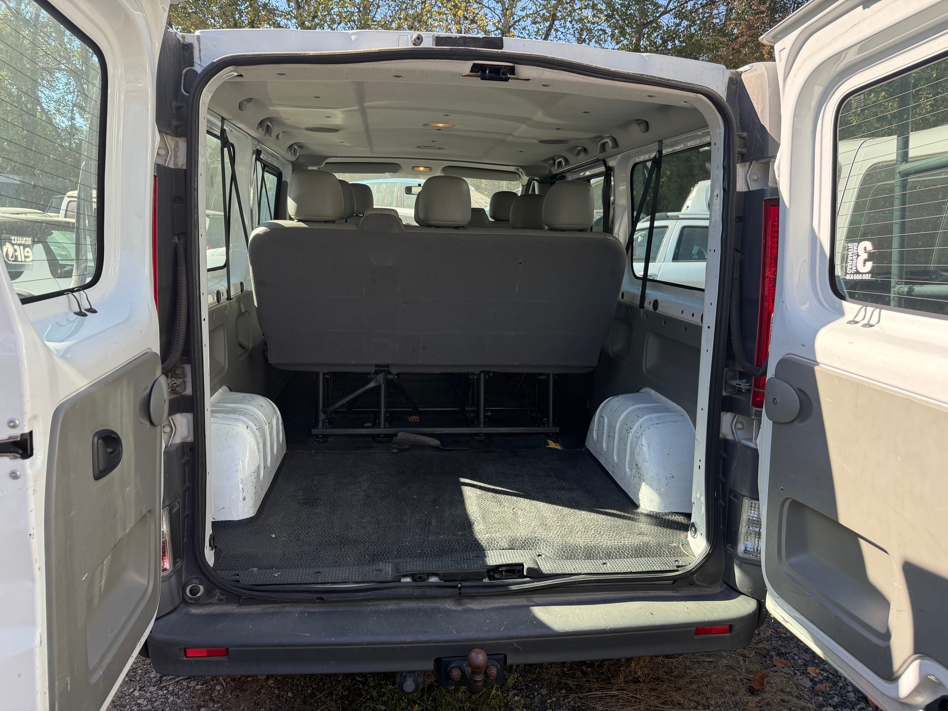RENAULT Trafic 2.5 dCi L2H1 Grand Passenger Authentique-image-9
