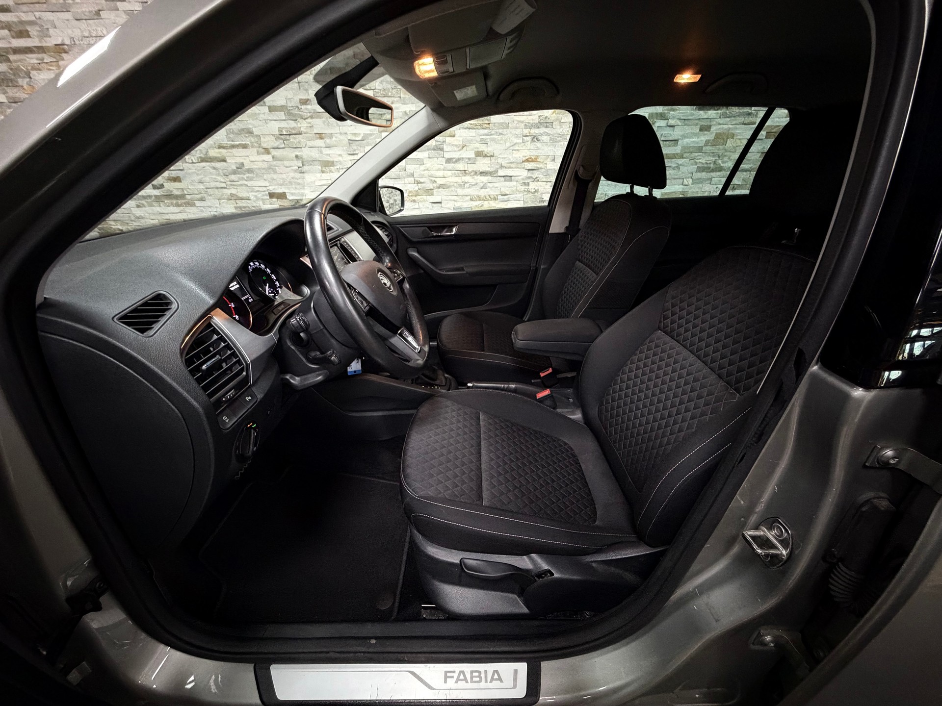 SKODA Fabia 1.2 TSI Ambition DSG-image-8
