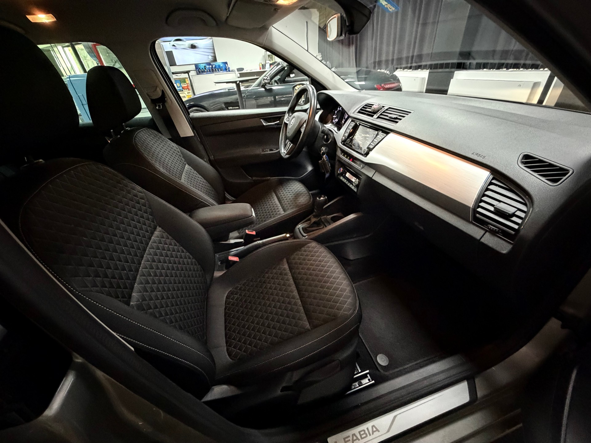 SKODA Fabia 1.2 TSI Ambition DSG-image-22