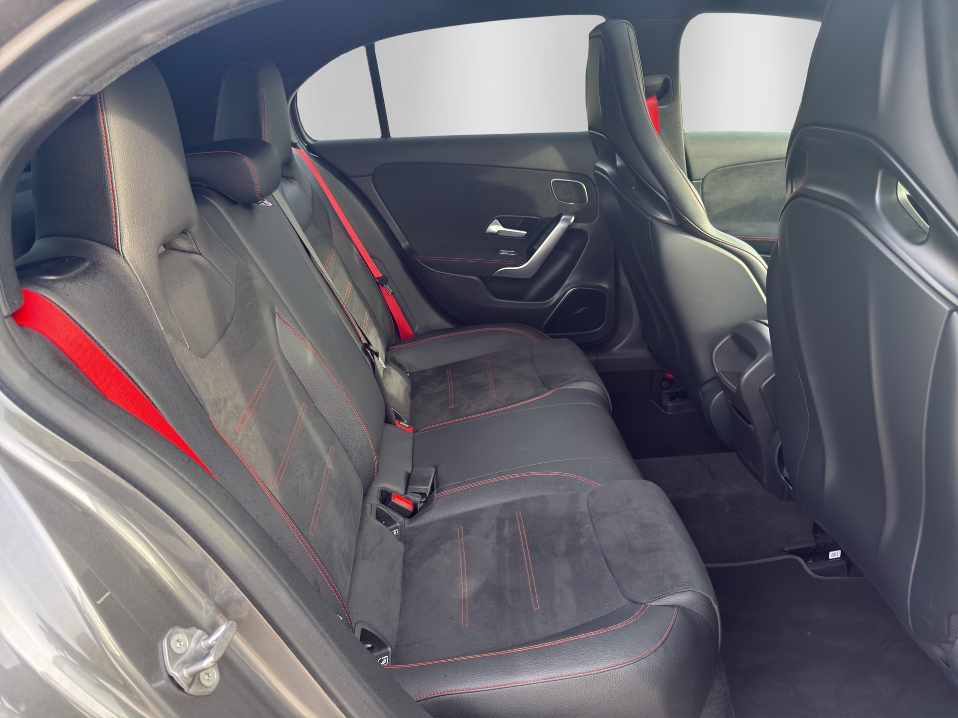 MERCEDES-BENZ A 45 AMG 4Matic+ Speedshift-image-14