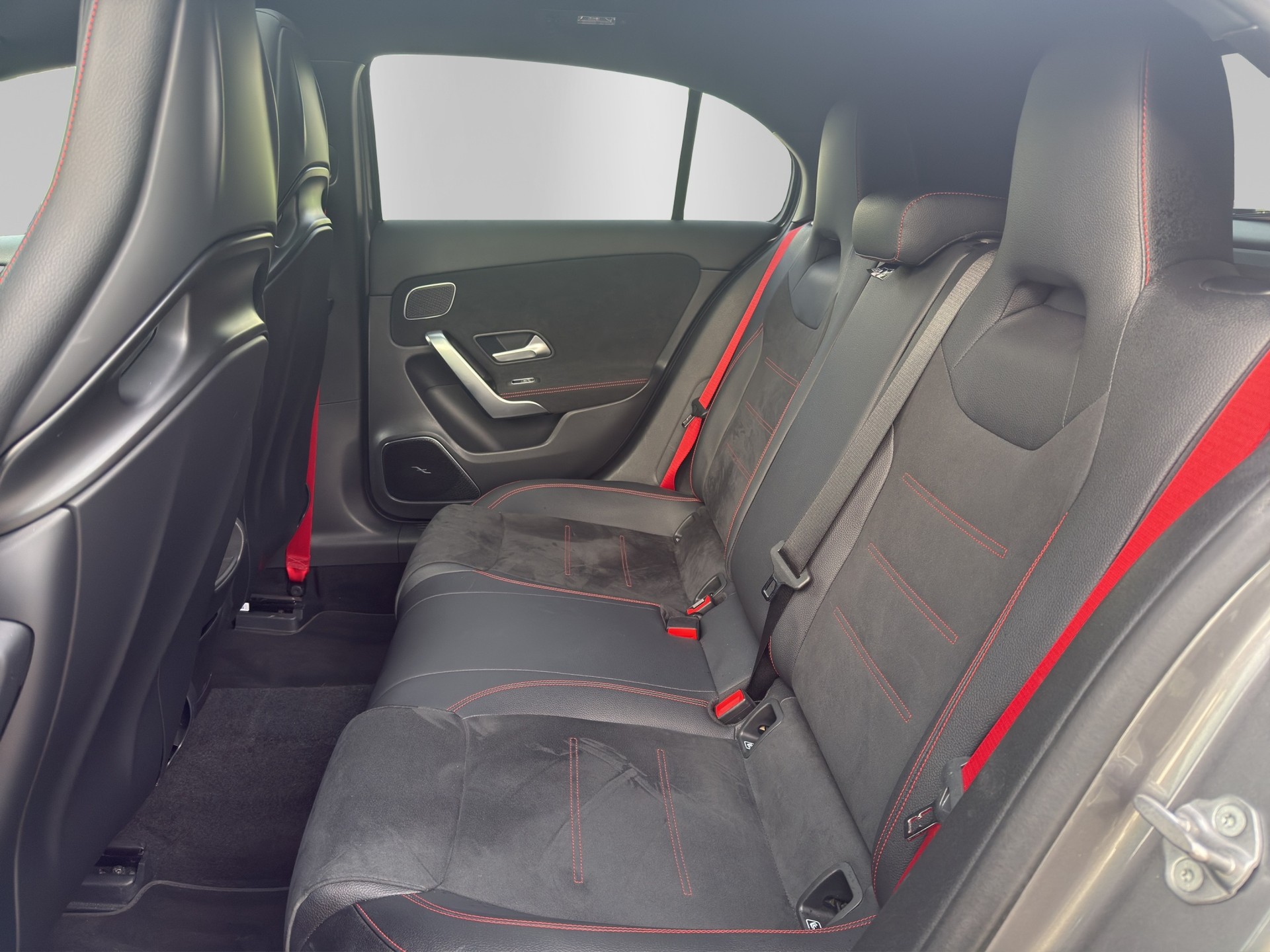 MERCEDES-BENZ A 45 AMG 4Matic+ Speedshift-image-13