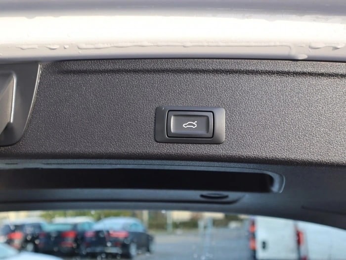 AUDI A4 Avant 40 TDI Sport S-tronic ** Voll-Leder Ausstattung **-image-7