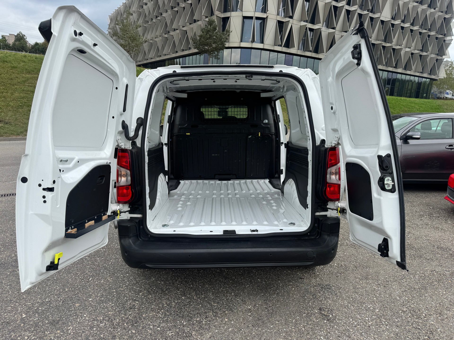 TOYOTA Proace City Van 1.5D Premium Long-image-4