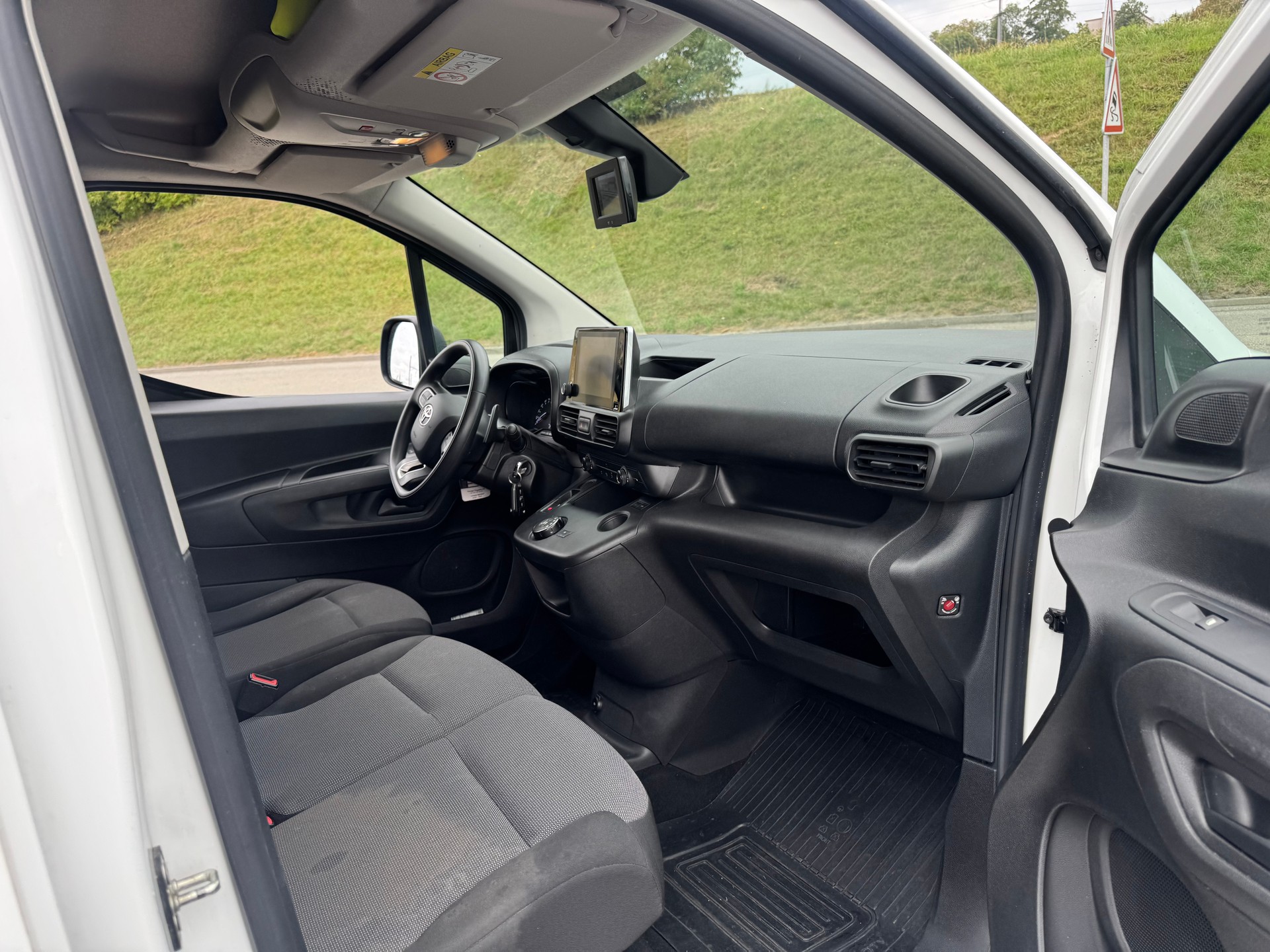 TOYOTA Proace City Van 1.5D Premium Long-image-9