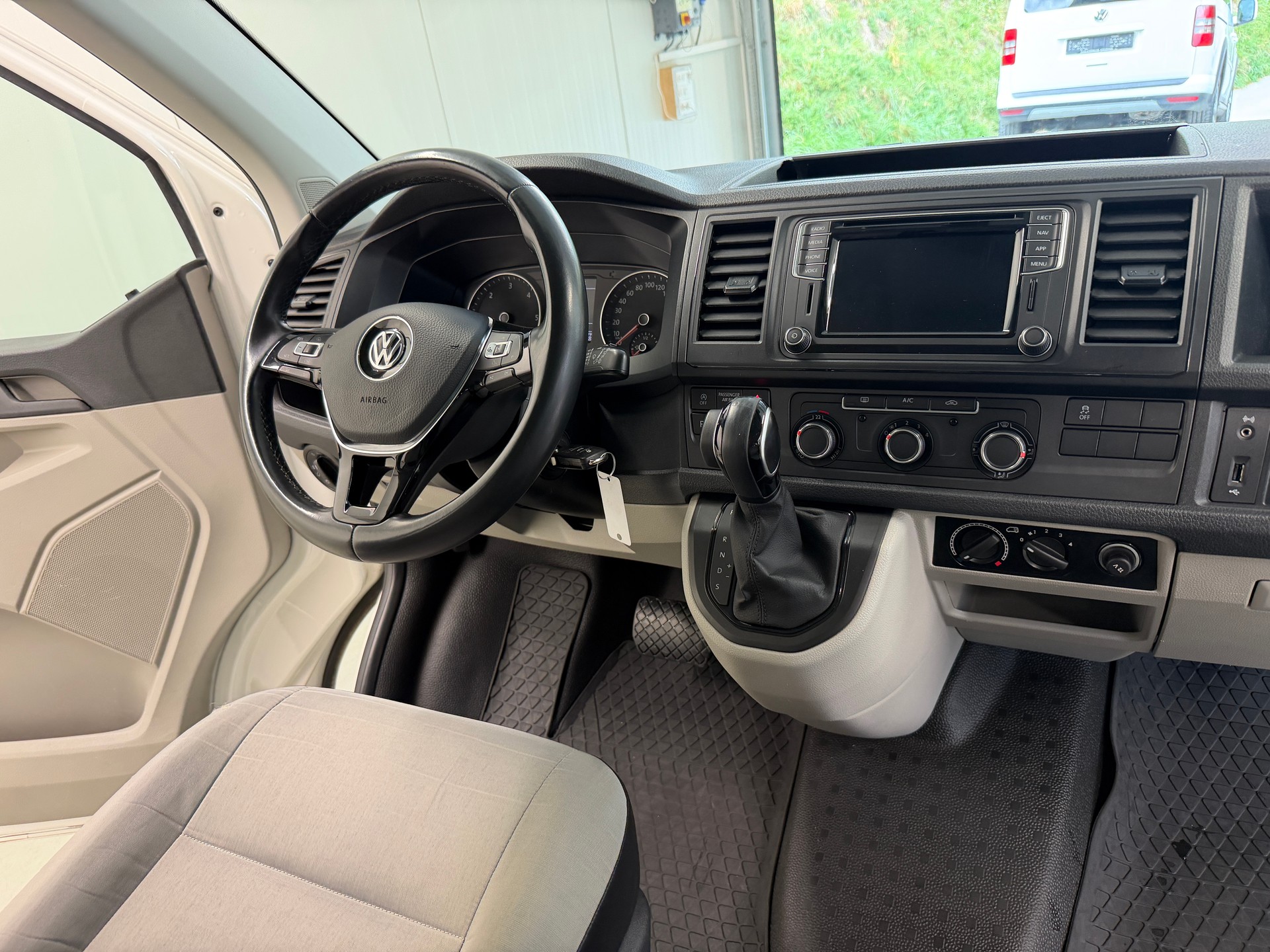 VW T6 2.0 Bi-TDI 4Motion DSG-image-21