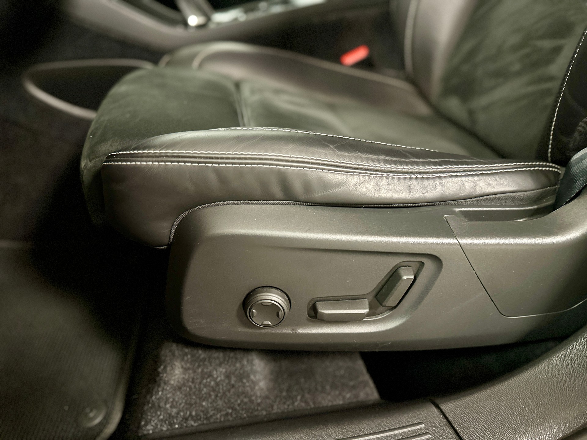 VOLVO XC40 T4 R-Design Geartronic-image-13