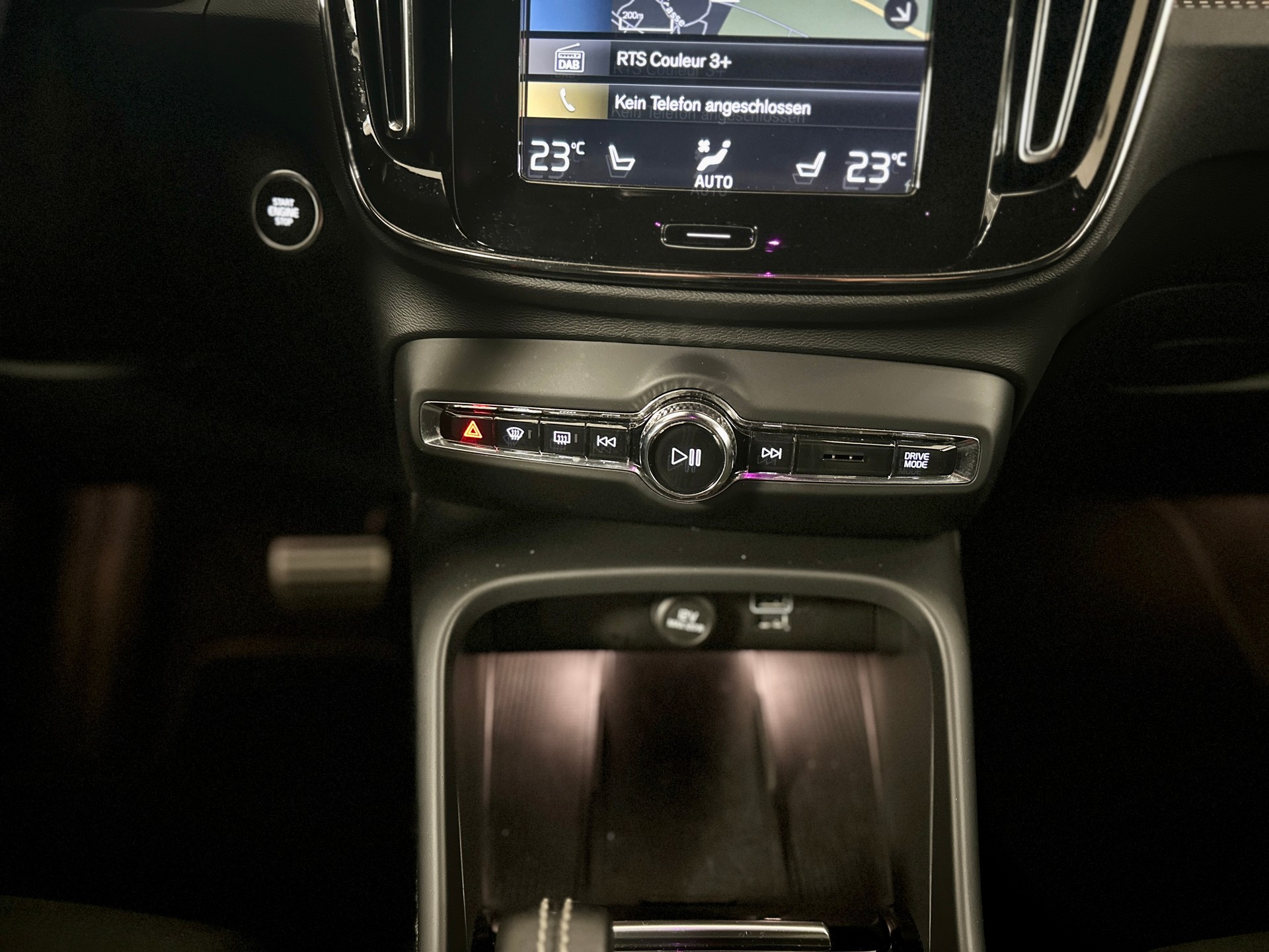 VOLVO XC40 T4 R-Design Geartronic-image-24