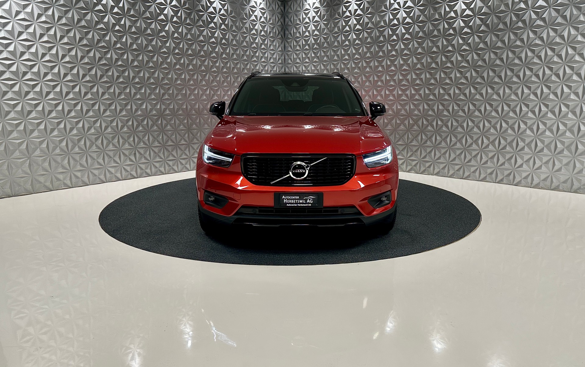 VOLVO XC40 T4 R-Design Geartronic-image-1