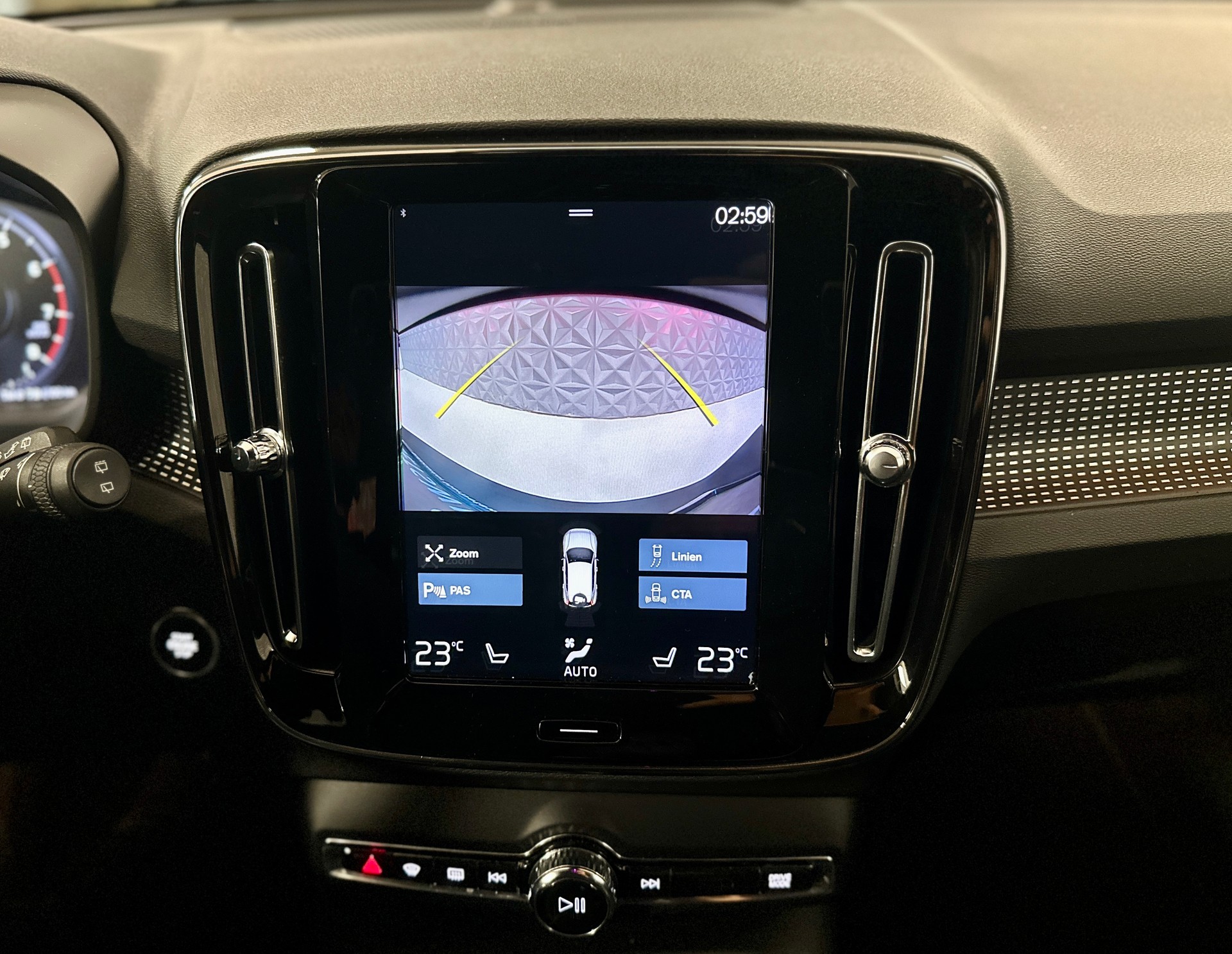 VOLVO XC40 T4 R-Design Geartronic-image-22