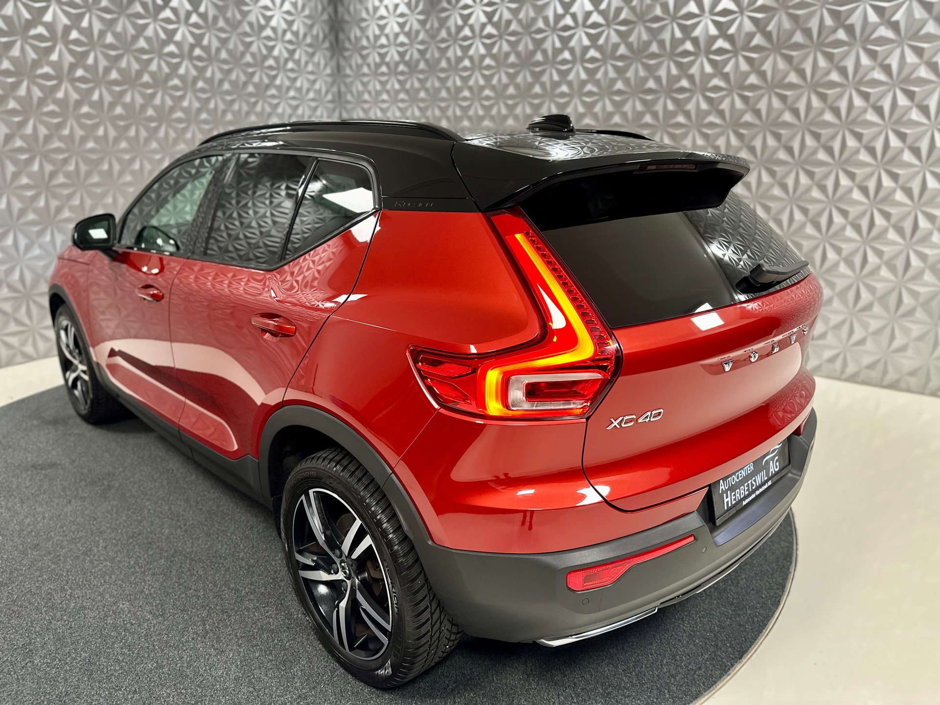 VOLVO XC40 T4 R-Design Geartronic-image-9