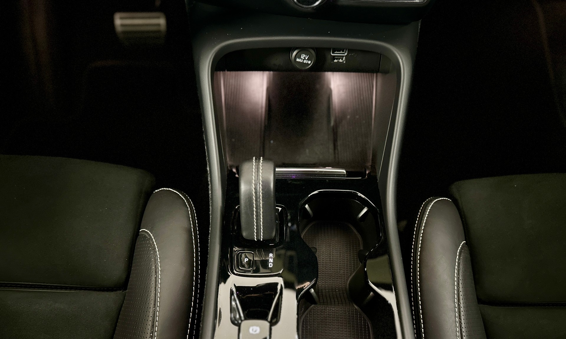 VOLVO XC40 T4 R-Design Geartronic-image-25