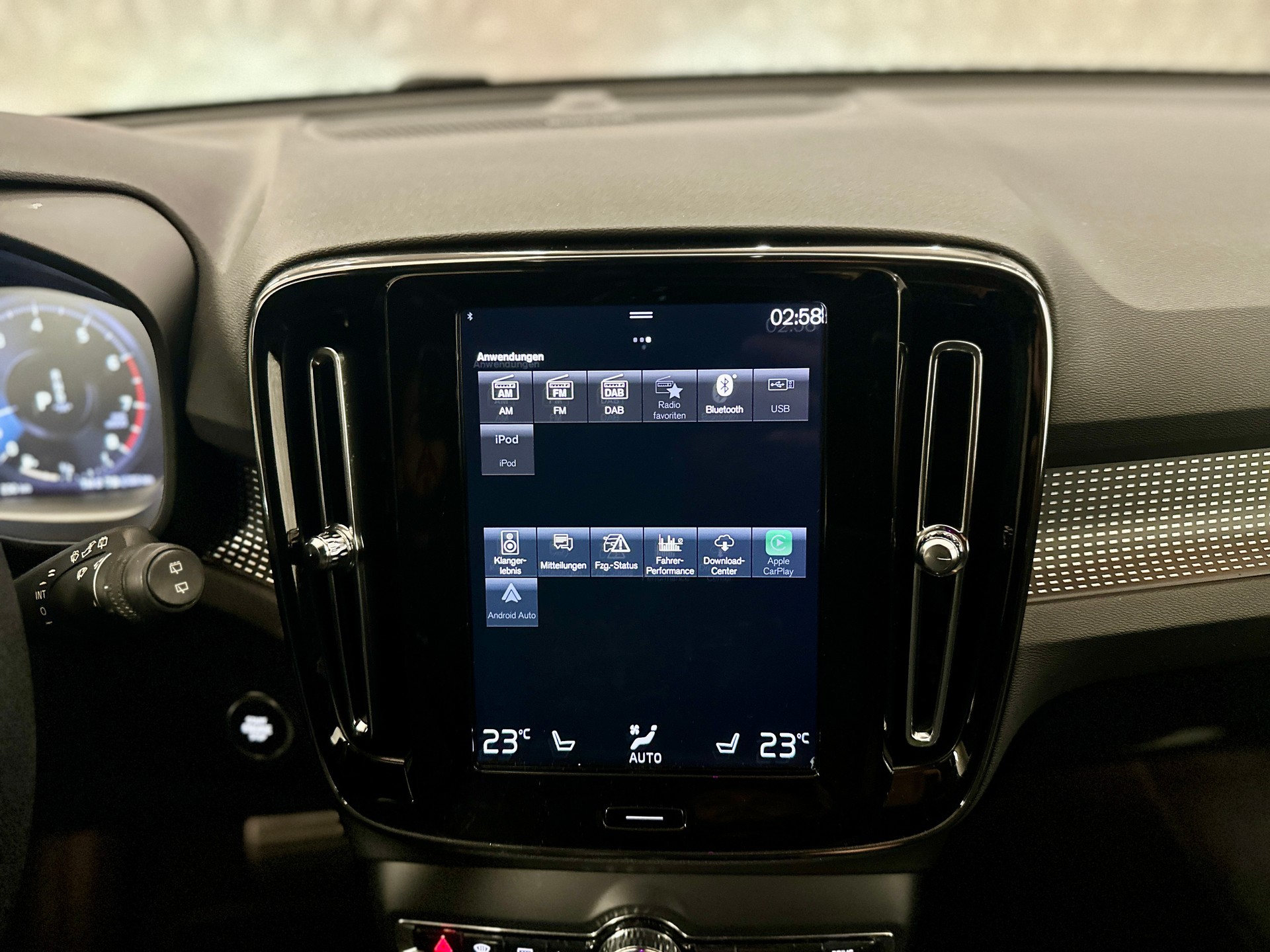 VOLVO XC40 T4 R-Design Geartronic-image-21