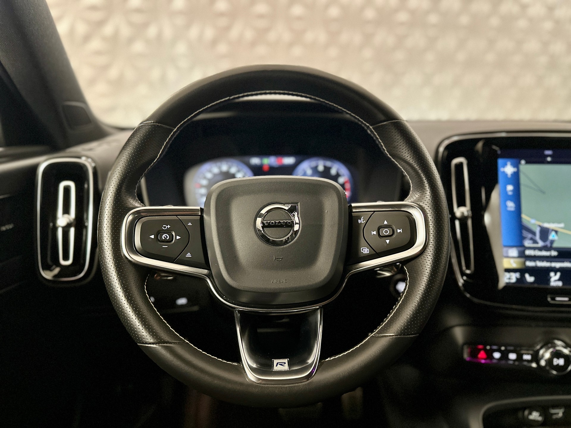 VOLVO XC40 T4 R-Design Geartronic-image-26