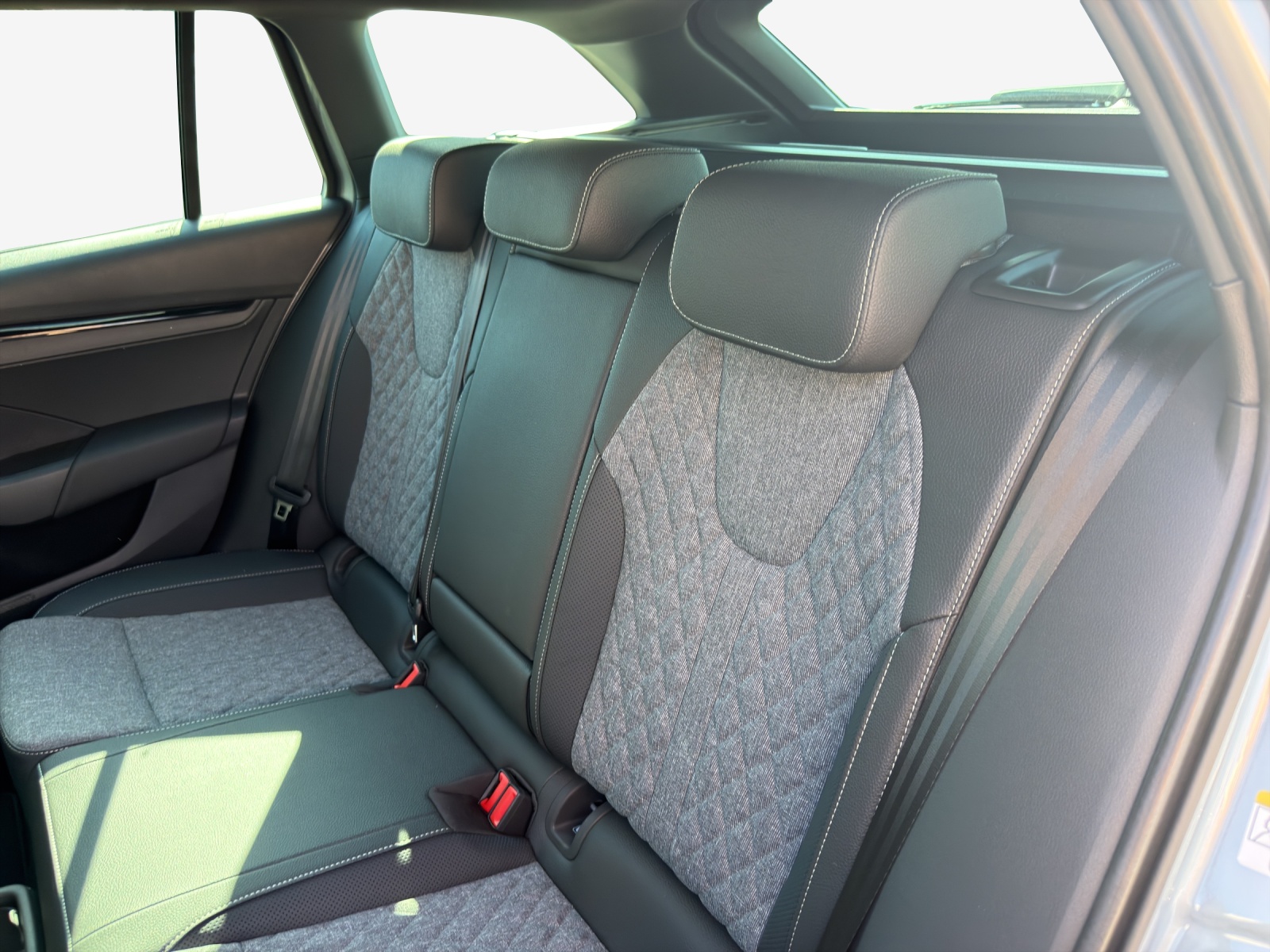 SKODA Octavia Combi 1.5 TSI mHEV DSG Sport Line-image-11