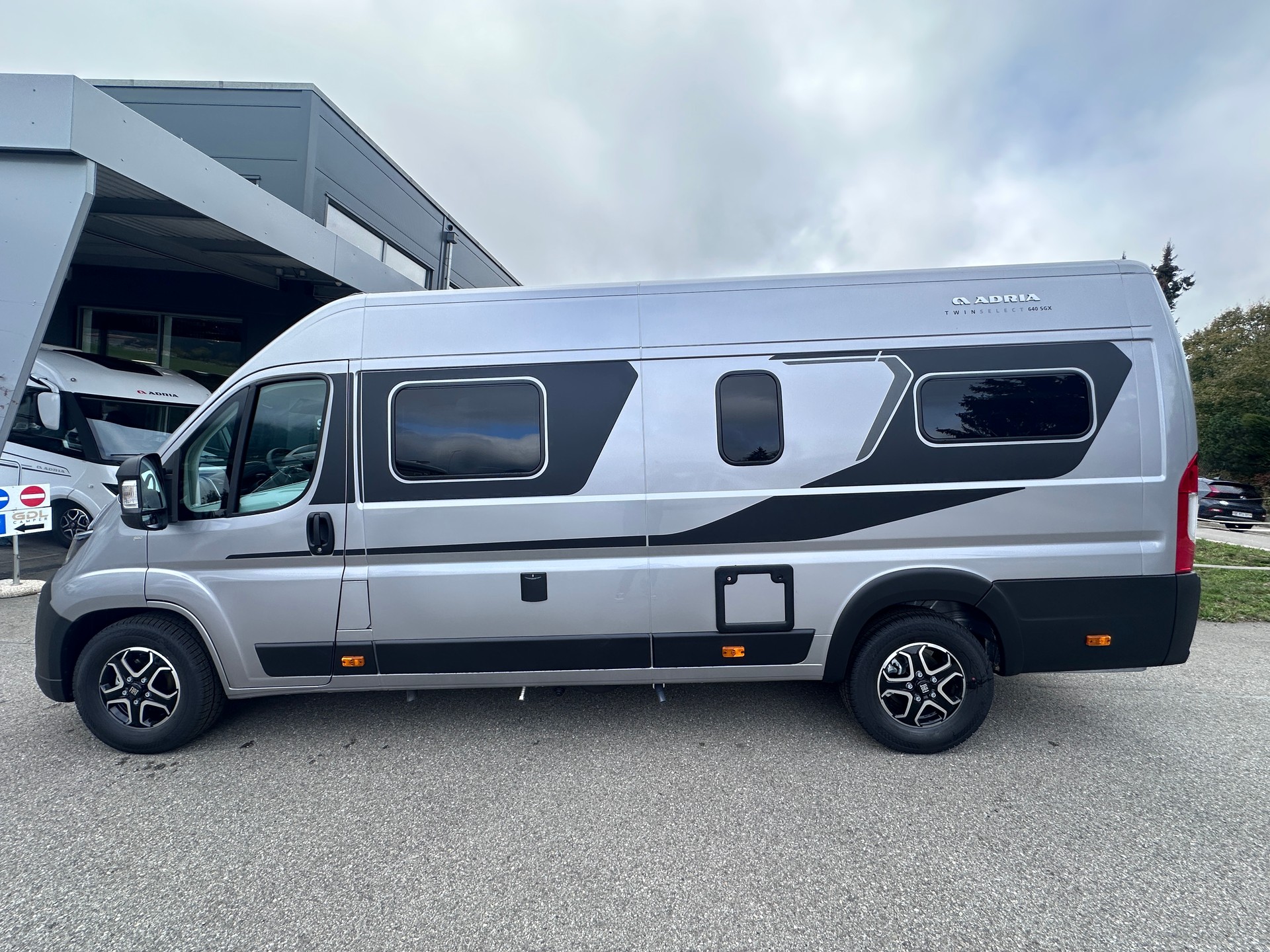 ADRIA Twin Select 640 SGX Swiss Ed.-image-5