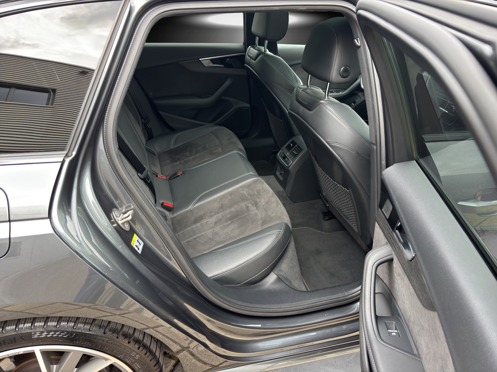 AUDI A4 Avant 40 TDI S line Attraction quattro S-tronic-image-7