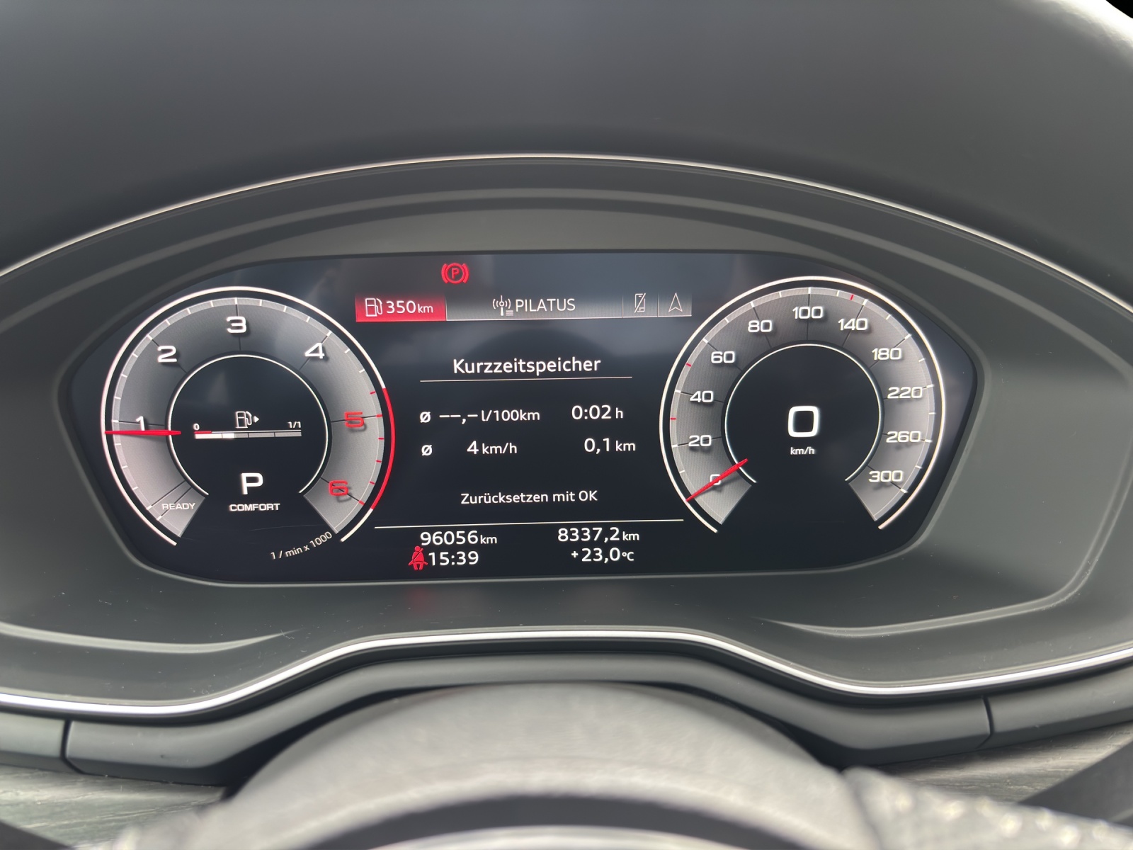 AUDI A4 Avant 40 TDI S line Attraction quattro S-tronic-image-12