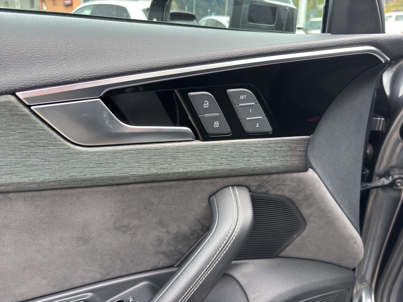 AUDI A4 Avant 40 TDI S line Attraction quattro S-tronic-image-14