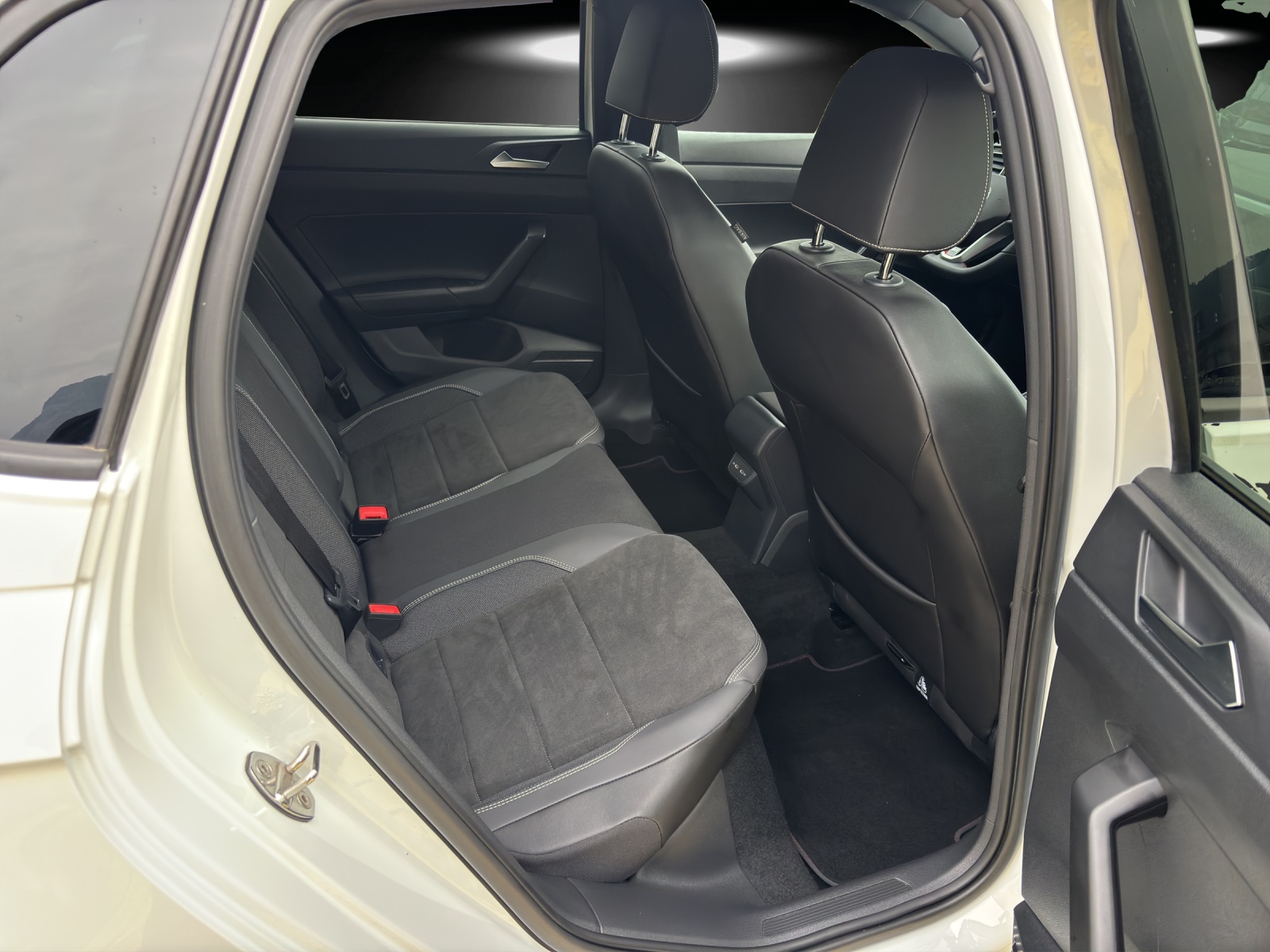 VW Polo 2.0 TSI GTI DSG-image-7
