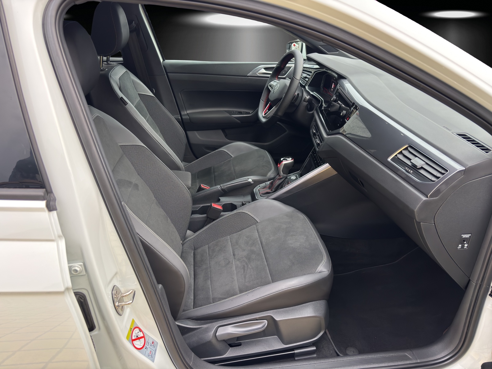 VW Polo 2.0 TSI GTI DSG-image-8