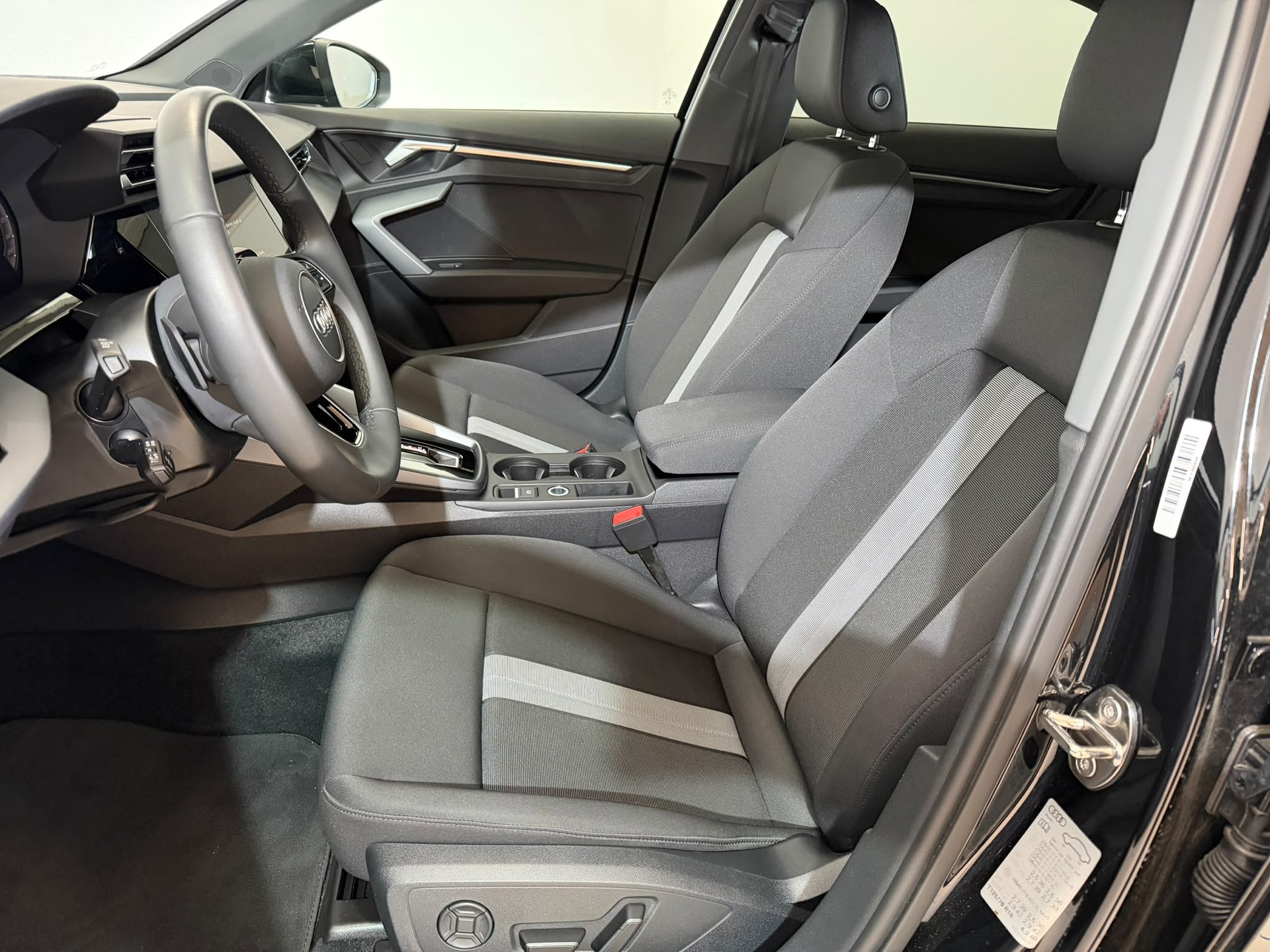 AUDI A3 Limousine TFSI 110 kW advanced S tronic-image-5