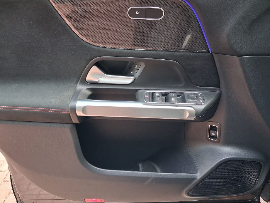 MERCEDES-BENZ GLB 220 d 4Matic 8G-Tronic AMG Line-image-11