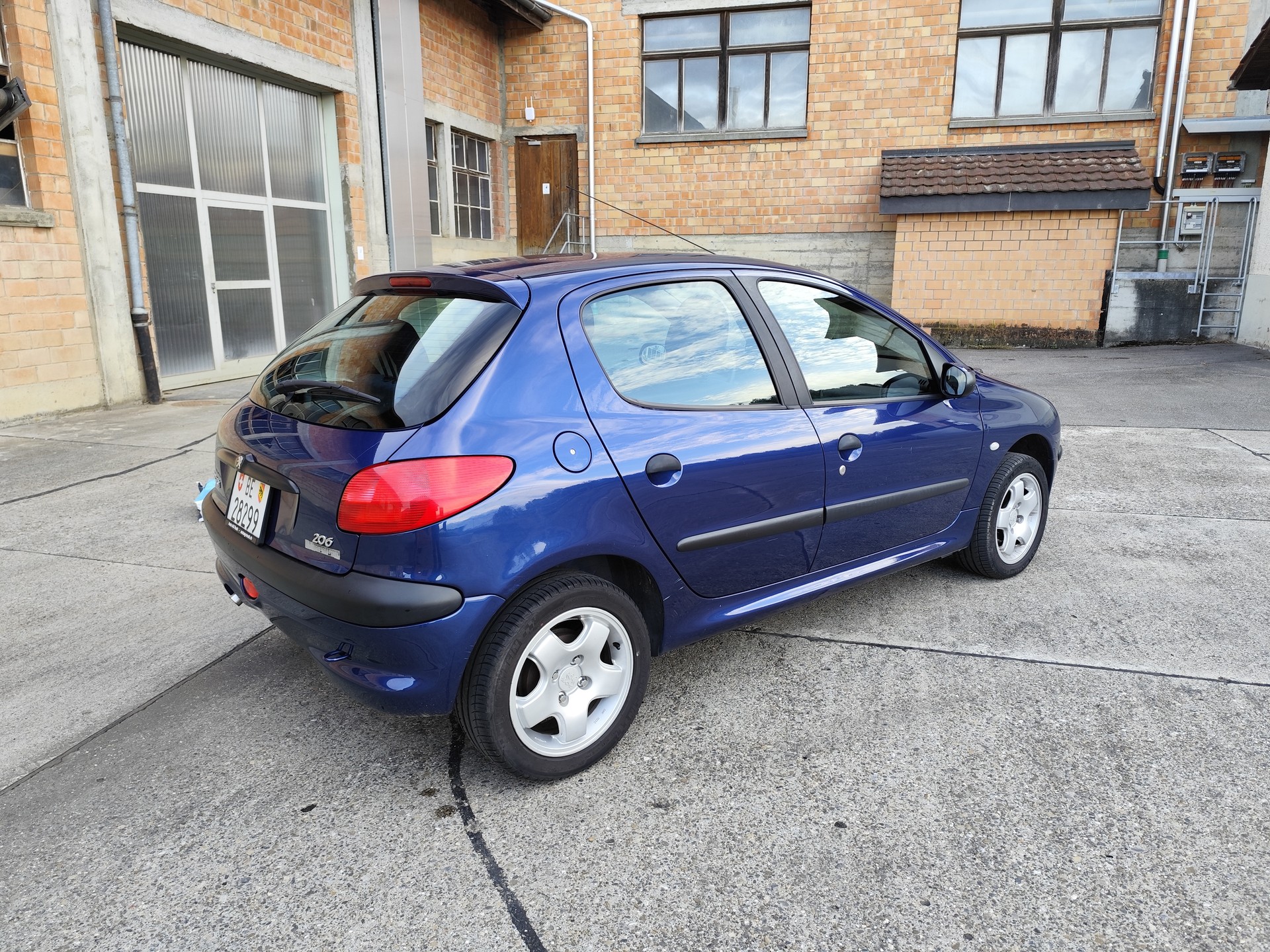 PEUGEOT 1.4 XT Premium-image-1