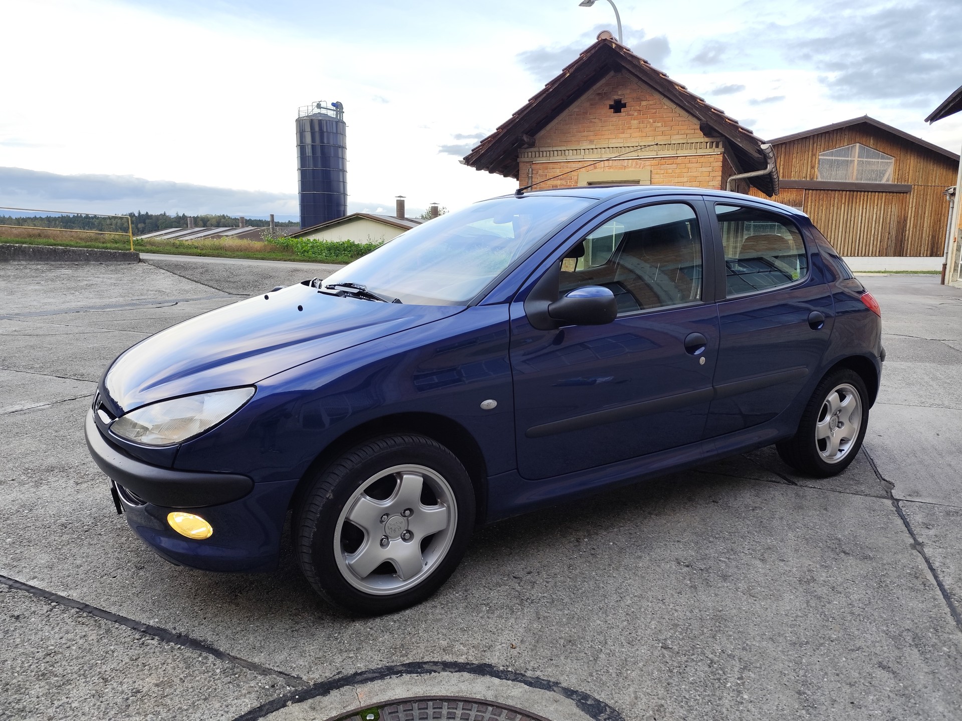 PEUGEOT 1.4 XT Premium-image-4
