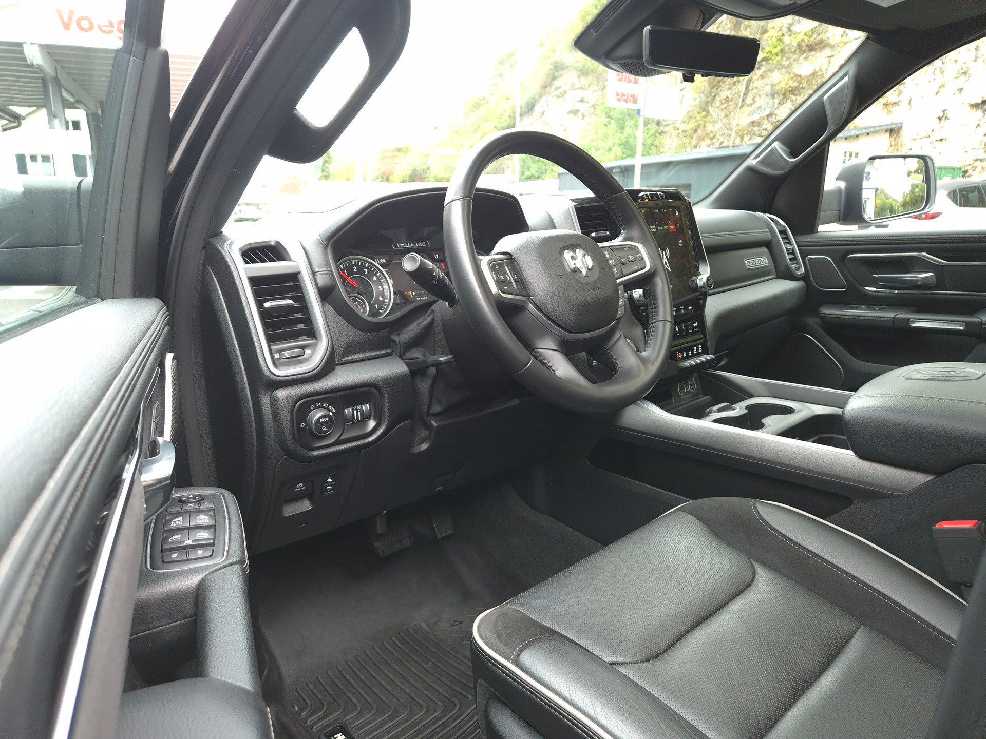 DODGE Ram 1500 Laramie 5.7l V8-image-19