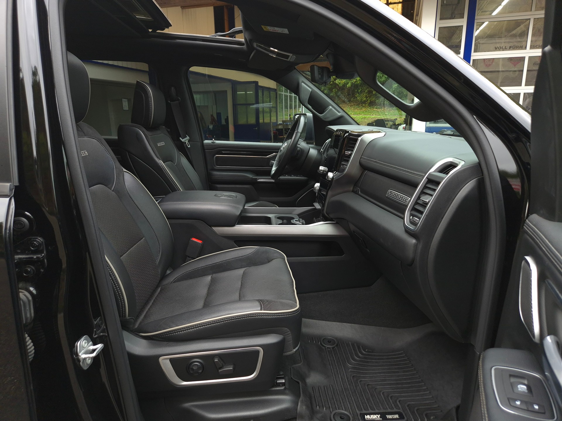 DODGE Ram 1500 Laramie 5.7l V8-image-28