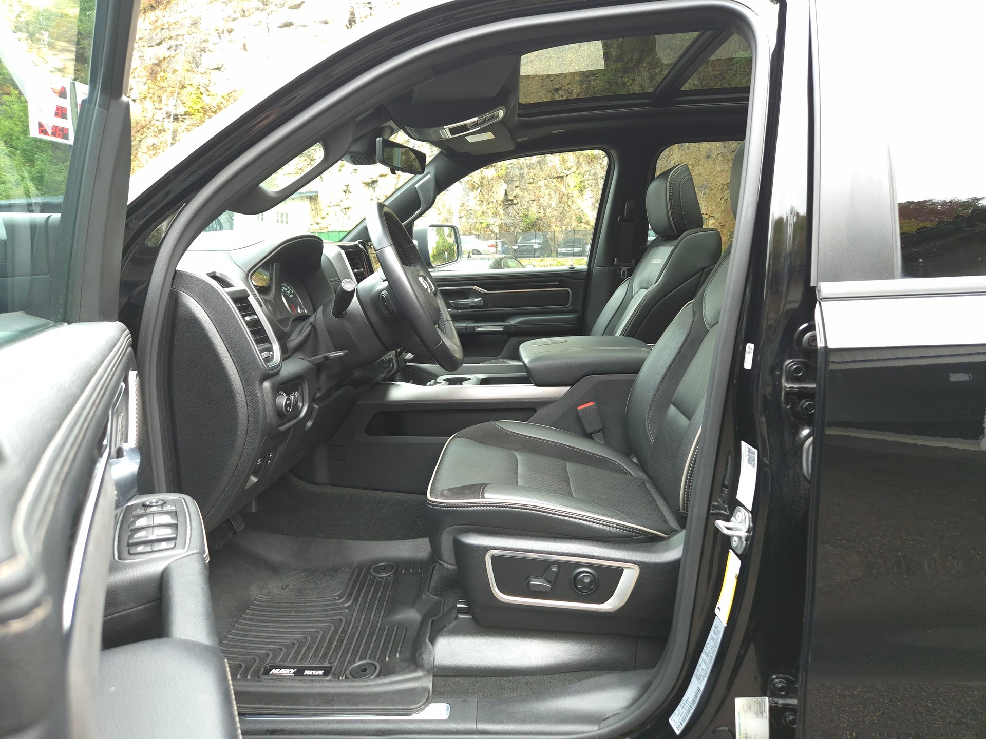 DODGE Ram 1500 Laramie 5.7l V8-image-18