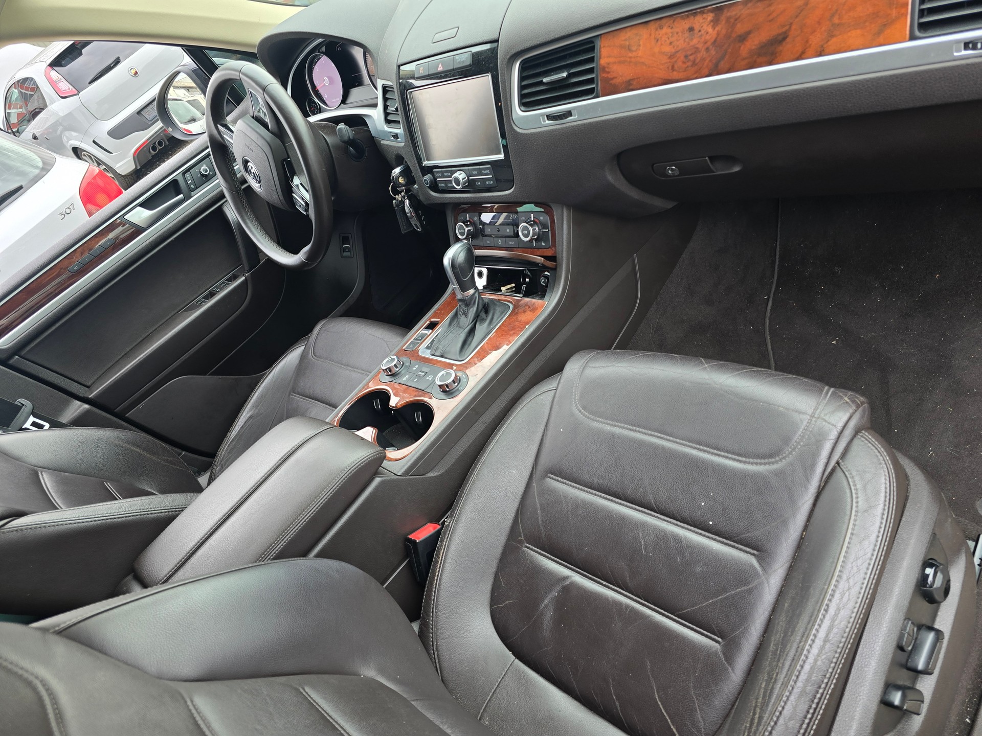 VW Touareg 3.0 TDI BlueMotion Technology Tiptronic-image-8