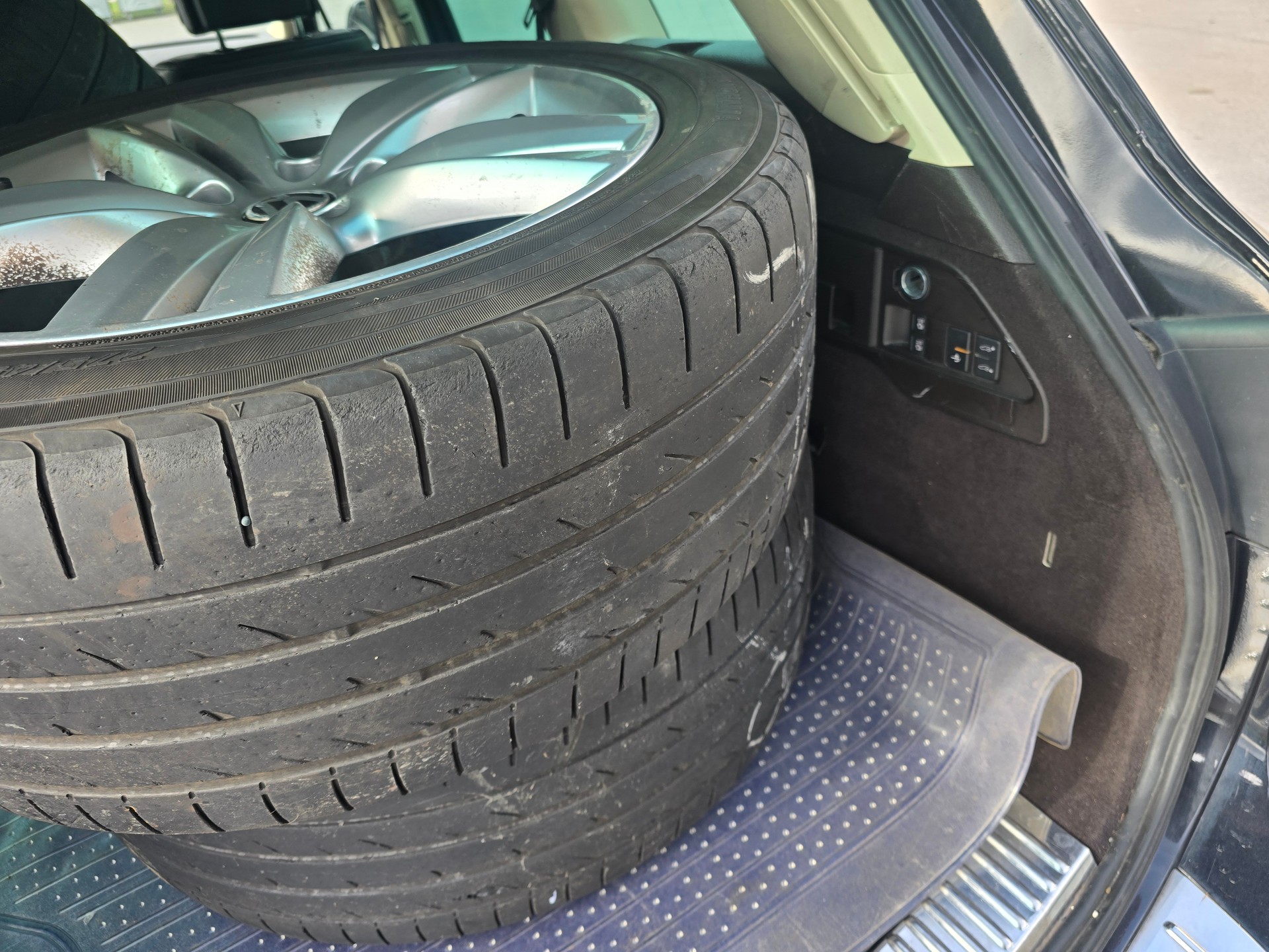 VW Touareg 3.0 TDI BlueMotion Technology Tiptronic-image-12