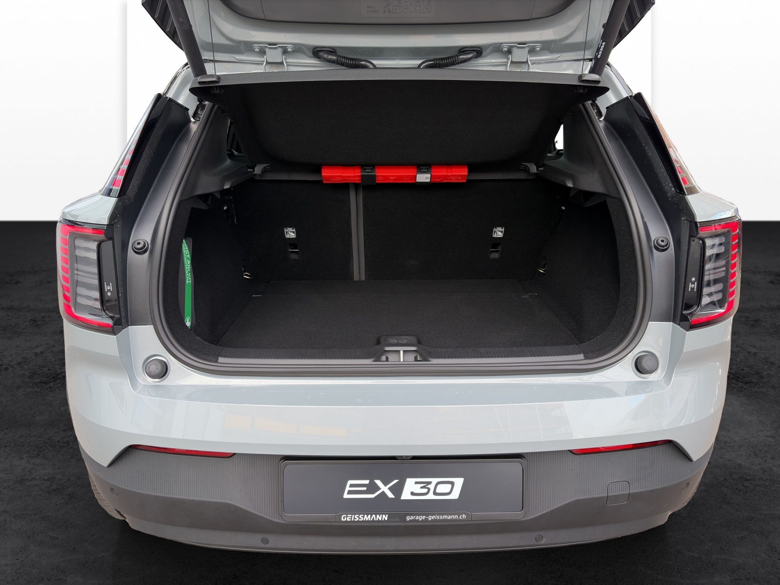 VOLVO EX30 P8 Ultra XCENTRIC Black Edition AWD-image-18