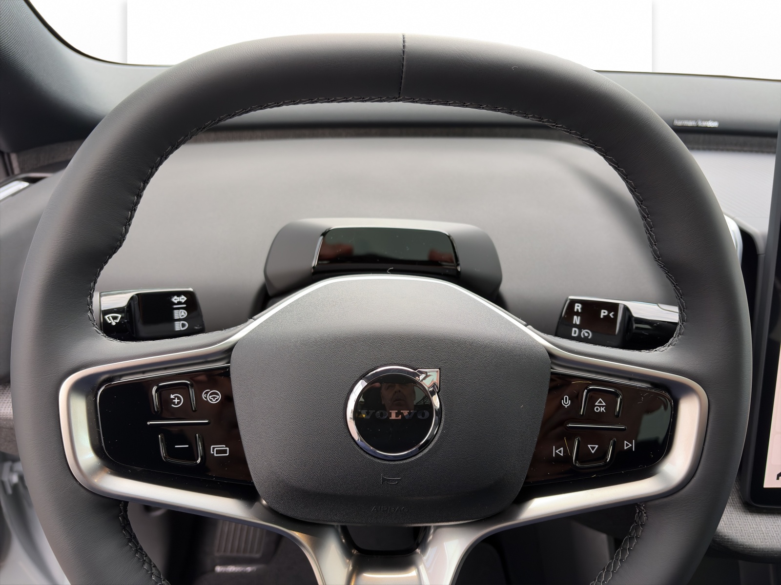 VOLVO EX30 P8 Ultra XCENTRIC Black Edition AWD-image-12