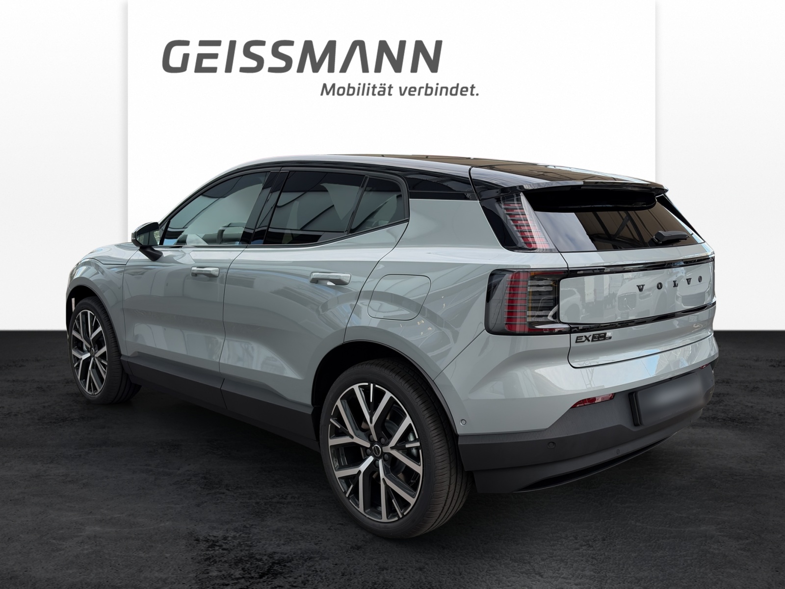 VOLVO EX30 P8 Ultra XCENTRIC Black Edition AWD-image-4