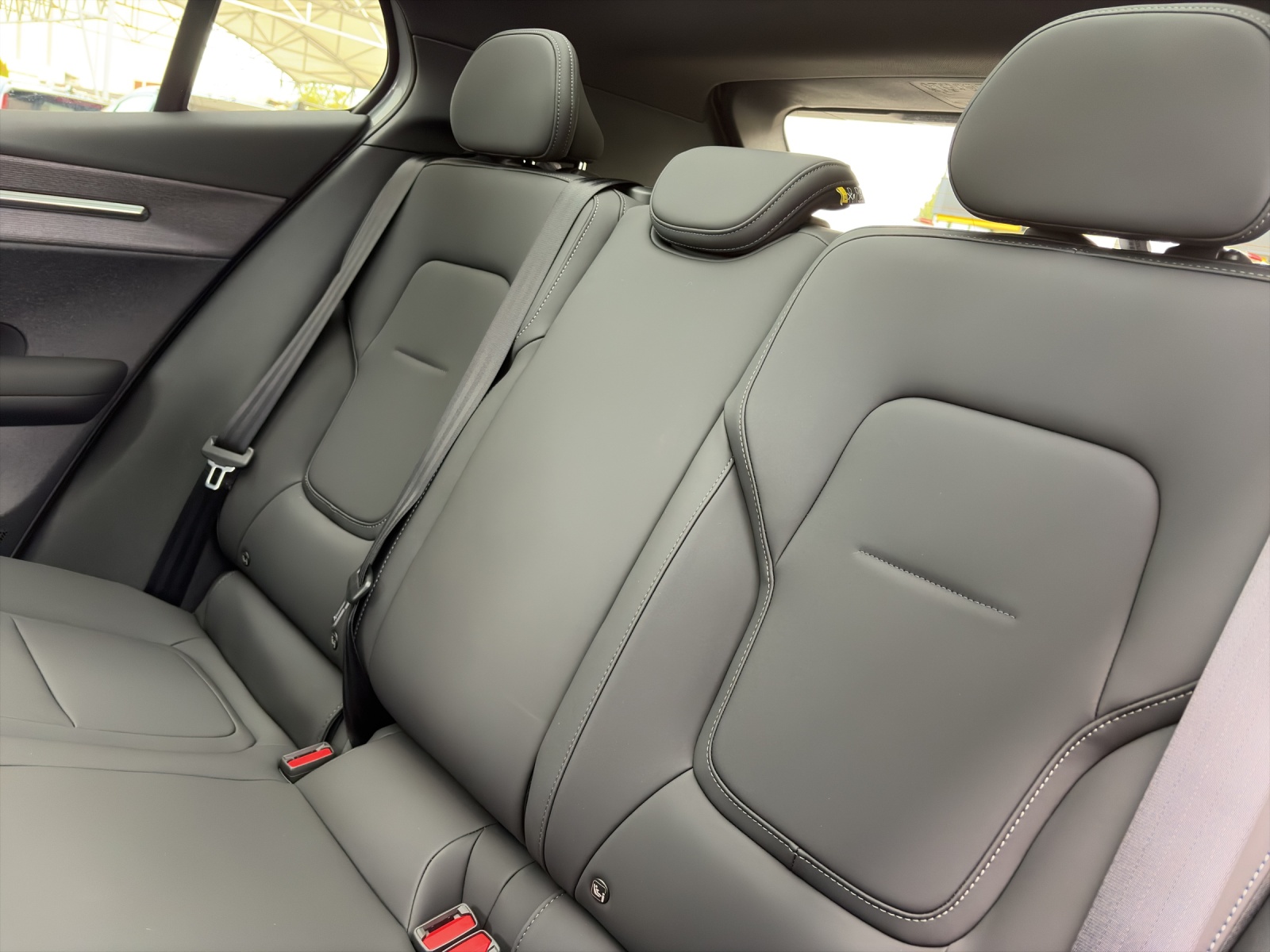 VOLVO EX30 P8 Ultra XCENTRIC Black Edition AWD-image-17